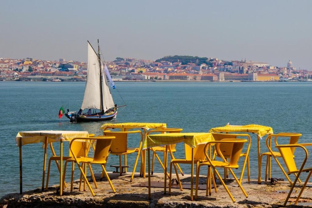 Vista Lisboa Guest Apartments Almada Ngoại thất bức ảnh